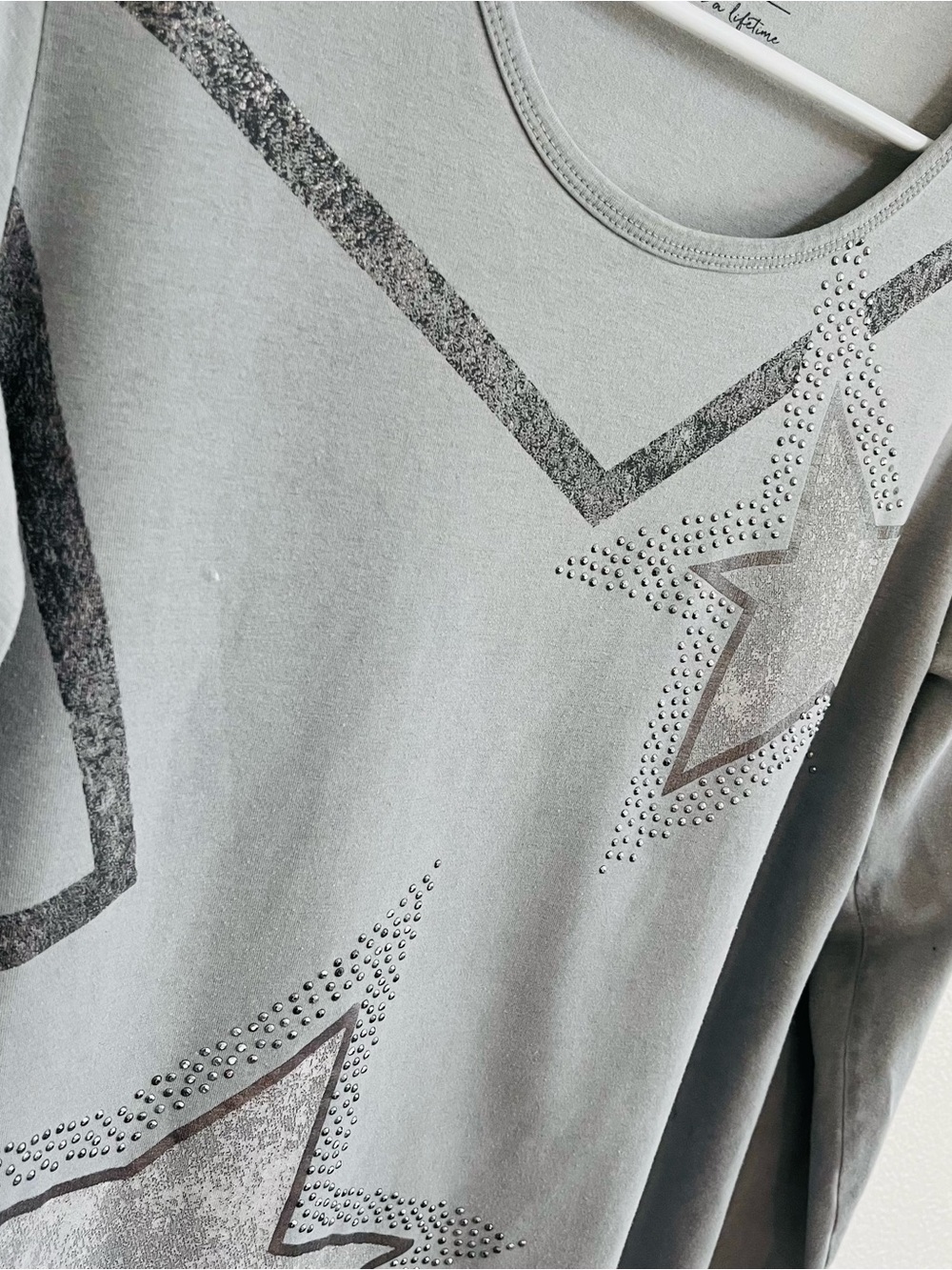 bianca. Womens T-Shirt Size L Gray Scoop Neck Long Sleeve Studded Star Graphic